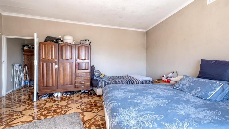 6 Bedroom Property for Sale in Kensington Western Cape